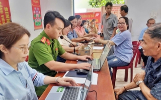 Người dân Đà Nẵng phấn khởi nhận quà tri ân dịp Tết Độc lập
