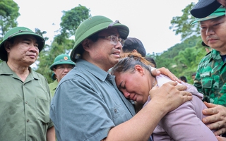 Thủ tướng: Làm mọi cách nhanh nhất có thể ổn định đời sống người dân vùng lũ