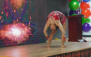 "Nữ hoàng yoga" Anjali truyền lửa tinh thần yoga