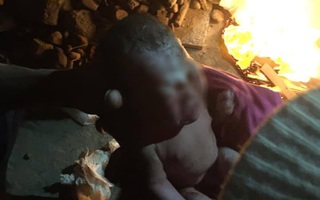 Hà Nội: Phát hiện bé sơ sinh bị bỏ rơi trong đêm lạnh giá