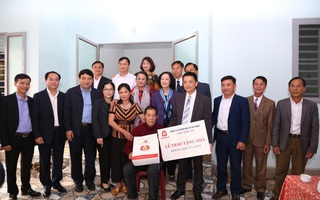 Trưởng Ban Dân vận TW cùng đoàn công tác trao tặng 3 nhà tình nghĩa cho các hộ nghèo tại Nghệ An