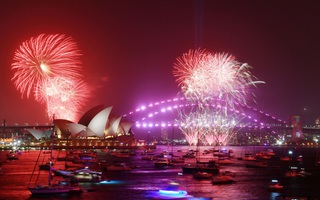 Pháo hoa rực rỡ trên Cầu cảng Sydney