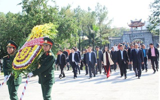Ủy ban Trung ương Mặt trận Lào xây dựng đất nước dâng hương tại Nghĩa trang Việt - Lào