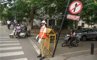 Manơcanh làm nhiệm vụ... cảnh sát giao thông tại Ấn Độ