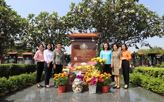 Đoàn công tác Hội LHPN Việt Nam viếng mộ nữ tướng Nguyễn Thị Định