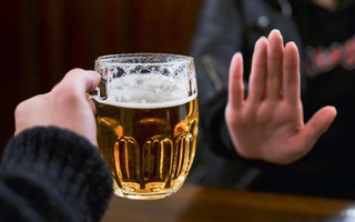 Bộ Y tế khuyến cáo: Cân nhắc trước mỗi ly rượu, bia chào năm mới