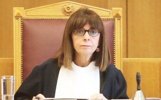 Thẩm phán kỳ cựu trở thành nữ tổng thống đầu tiên của Hy Lạp