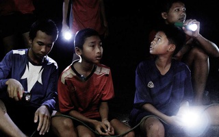 Bộ phim tái hiện chân thực cuộc giải cứu đội bóng nhí Thái Lan bị kẹt trong hang sâu