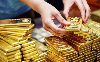 Giá vàng thế giới gần chạm đỉnh, vàng trong nước vượt mốc 43 triệu đồng/lượng