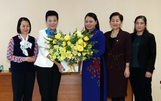 Trao quyết định nghỉ hưu đối với Phó Chủ tịch Hội LHPNVN Nguyễn Thị Tuyết