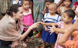 Angelina Jolie tặng 1 triệu USD giúp trẻ em giữa đại dịch Covid-19