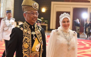 Malaysia: Nhà vua và Hoàng hậu tự cách ly vì nhân viên nhiễm Covid-19