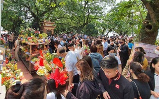 Thủ tướng nhắc nhở UBND quận Tây Hồ vì để người dân   tập trung đông đi lễ Phủ