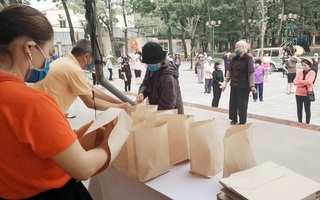 "Cây ATM gạo" miễn phí đầu tiên tại Hà Nội chia sẻ khó khăn trong mùa dịch Covid-19