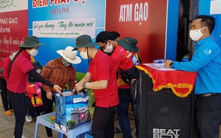 Nữ lao động thời vụ trong các nhà vườn ở Lâm Đồng giảm gánh lo nhờ “siêu thị 0 đồng”