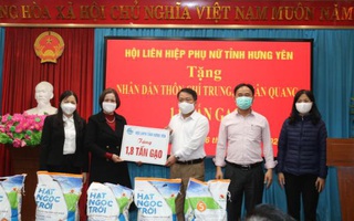 Hội LHPN tỉnh Hưng Yên tặng 1,8 tấn gạo cho thôn Chí Trung phải cách ly do dịch Covid-19