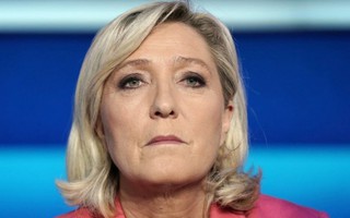 Cựu ứng viên tổng thống Pháp phải hầu tòa vì chia sẻ hình ảnh bạo lực của IS 