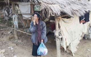 Người phụ nữ 60 tuổi mù lòa sống trong túp lều rách 