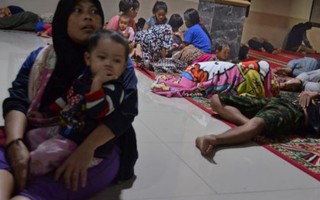20 người chết, 165 người bị thương do sóng thần ở Indonesia
