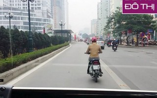 1 phụ nữ ngang nhiên phóng xe máy lấn làn đường xe buýt nhanh