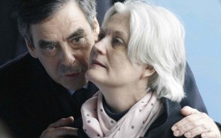 Ứng viên tổng thống Pháp nghi 'tạo việc ma' cho vợ