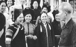 Cô gái trong tấm ảnh lịch sử 'Bác Hồ với phụ nữ Tây Bắc'