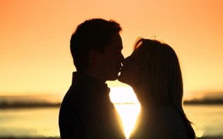 8 kiểu hôn tiết lộ mối quan hệ