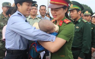 Tiếp nhận bé trai 4 tháng tuổi bị bán sang Trung Quốc