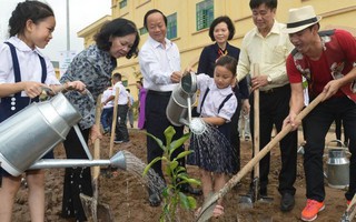 Vinamilk trồng hơn 60 nghìn cây xanh, trao 119 nghìn ly sữa cho trẻ em Hà Nội