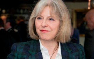 Bà Theresa May dẫn đầu cuộc đua vào ghế Thủ tướng Anh