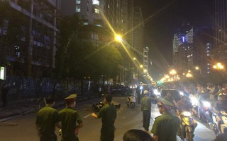 Hà Nội: Thi công bất cẩn, thanh sắt rơi xuống đường khiến 1 phụ nữ thiệt mạng