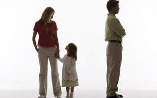 Tôi có quyền yêu cầu thay đổi người nuôi con sau ly hôn không?