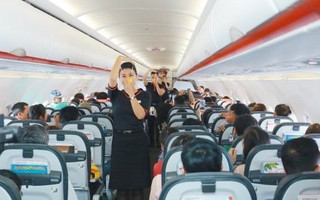 Hành khách ‘bất ngờ’ với màn nhảy trình diễn an toàn bay của hãng hàng không