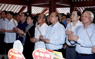 Thủ tướng, Chủ tịch Quốc hội dâng hương tưởng nhớ Chủ tịch Hồ Chí Minh