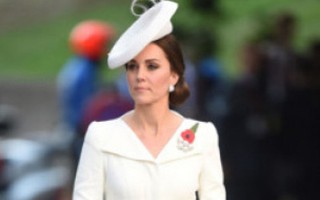 Công nương Kate Middleton tạo ấn tượng với váy trắng cổ điển