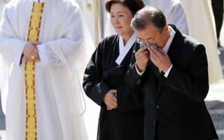 Tổng thống Hàn Quốc Moon Jae-in tổ chức đám tang đơn giản cho mẹ