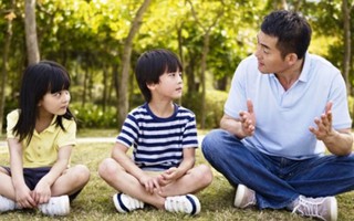 'Bố trò chuyện với bé' gắn kết tình cha con và giúp trẻ phát triển trí não