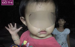 Bé gái 10 tháng tuổi bị bỏ rơi trước cửa nhà người dân 