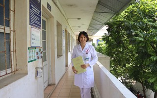 Nữ điều dưỡng của bệnh nhân HIV: Gắn với nghề bằng tình thương
