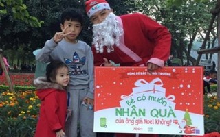 Nhặt rác đổi quà cho ông già Noel