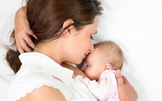 Sữa mẹ giúp trẻ chống lại viêm màng não