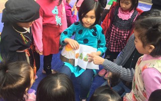 Các tình nguyện viên dễ thương của “Trẻ em giúp trẻ em đọc sách”