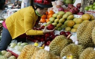 Bà nội trợ lo ngại hoa quả Thái Lan nhiễm độc