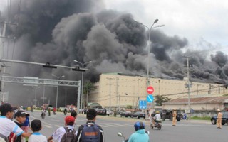Hàng nghìn công nhân tháo chạy trong vụ cháy KCN Trà Nóc