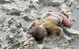 'Dậy sóng' hình ảnh cái chết của em bé tị nạn Myanmar