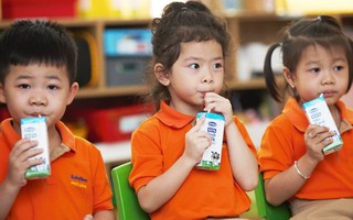 TPHCM triển khai chương trình Sữa học đường tại 10 quận, huyện