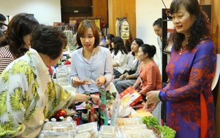 Gần 100 gian hàng tại Hội chợ từ thiện Câu lạc bộ Phụ nữ ASEAN 