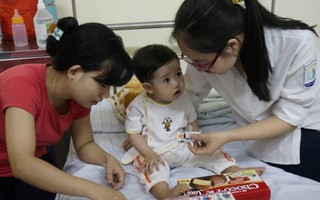 Học sinh Hà Nội đá bóng từ thiện vì trẻ bị bệnh tim