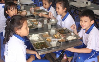 Phụ huynh TPHCM tham gia giám sát bữa ăn học đường