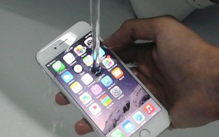 Apple từ chối bảo hành tính năng chống nước ở iPhone 7 